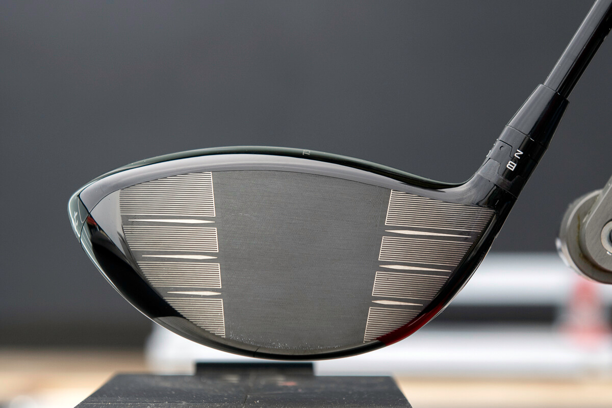 A face-on view of the Titleist TSR3 driver