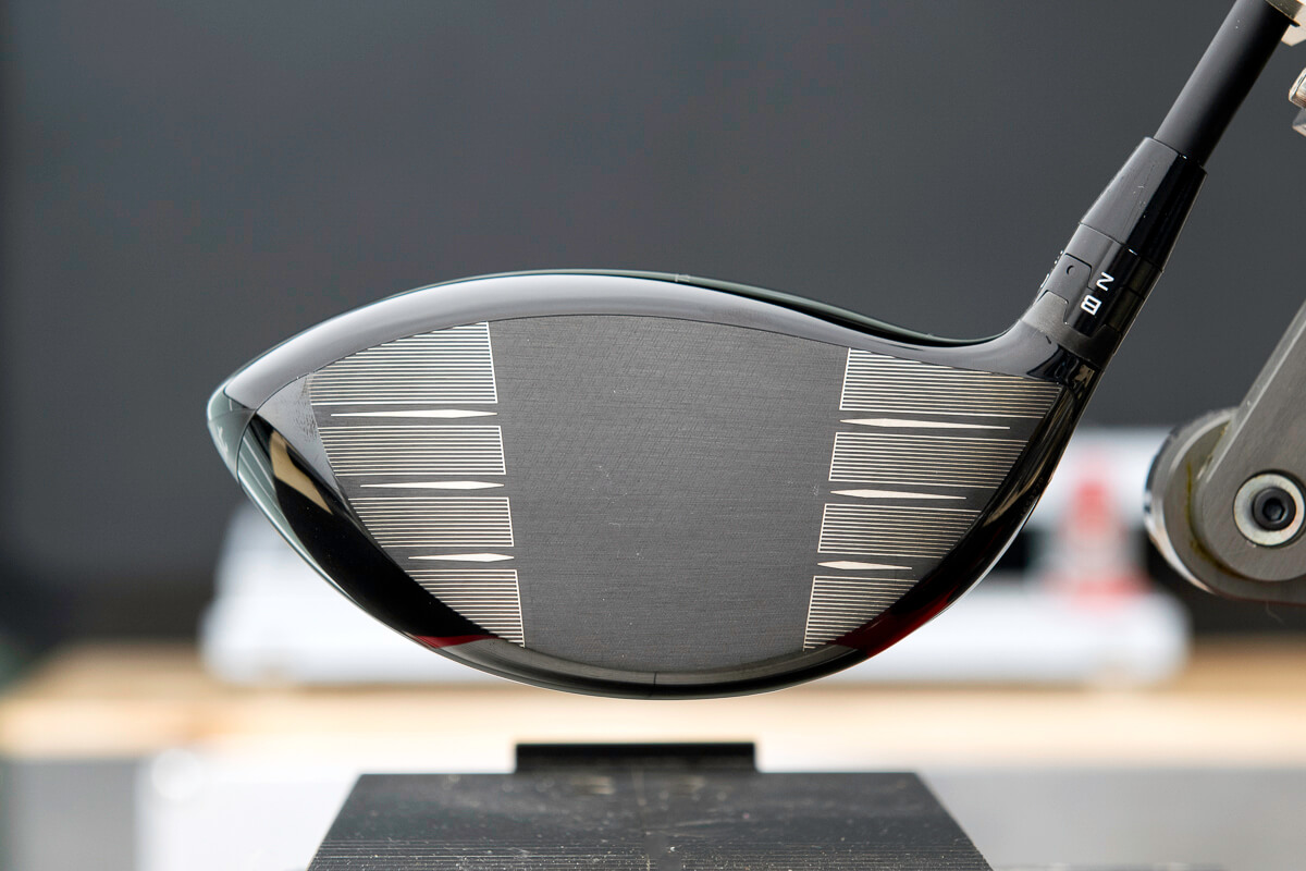 A face view of a Titleist TSR4 Driver