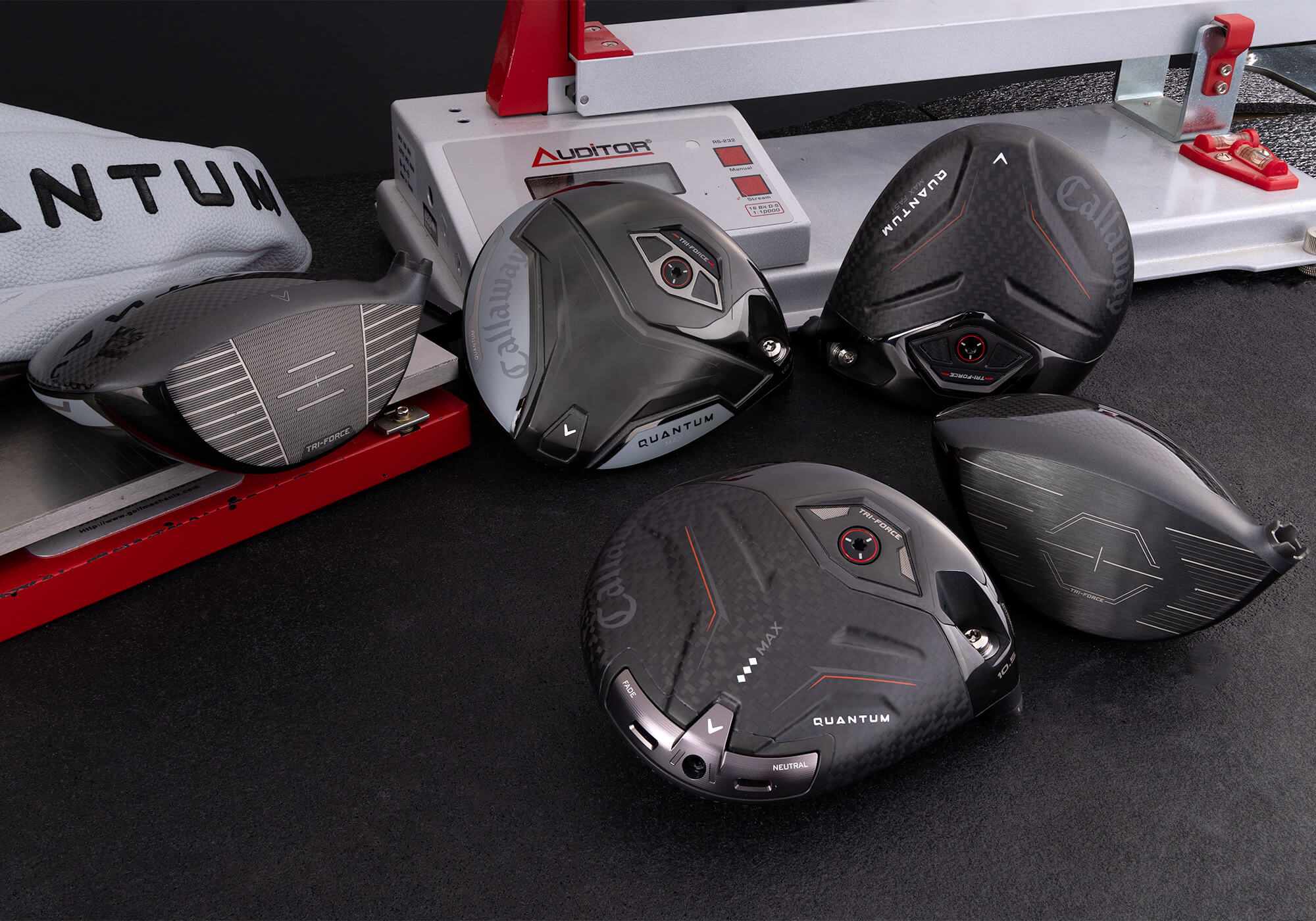 5 Callaway Quantum drivers arrainged on a bench