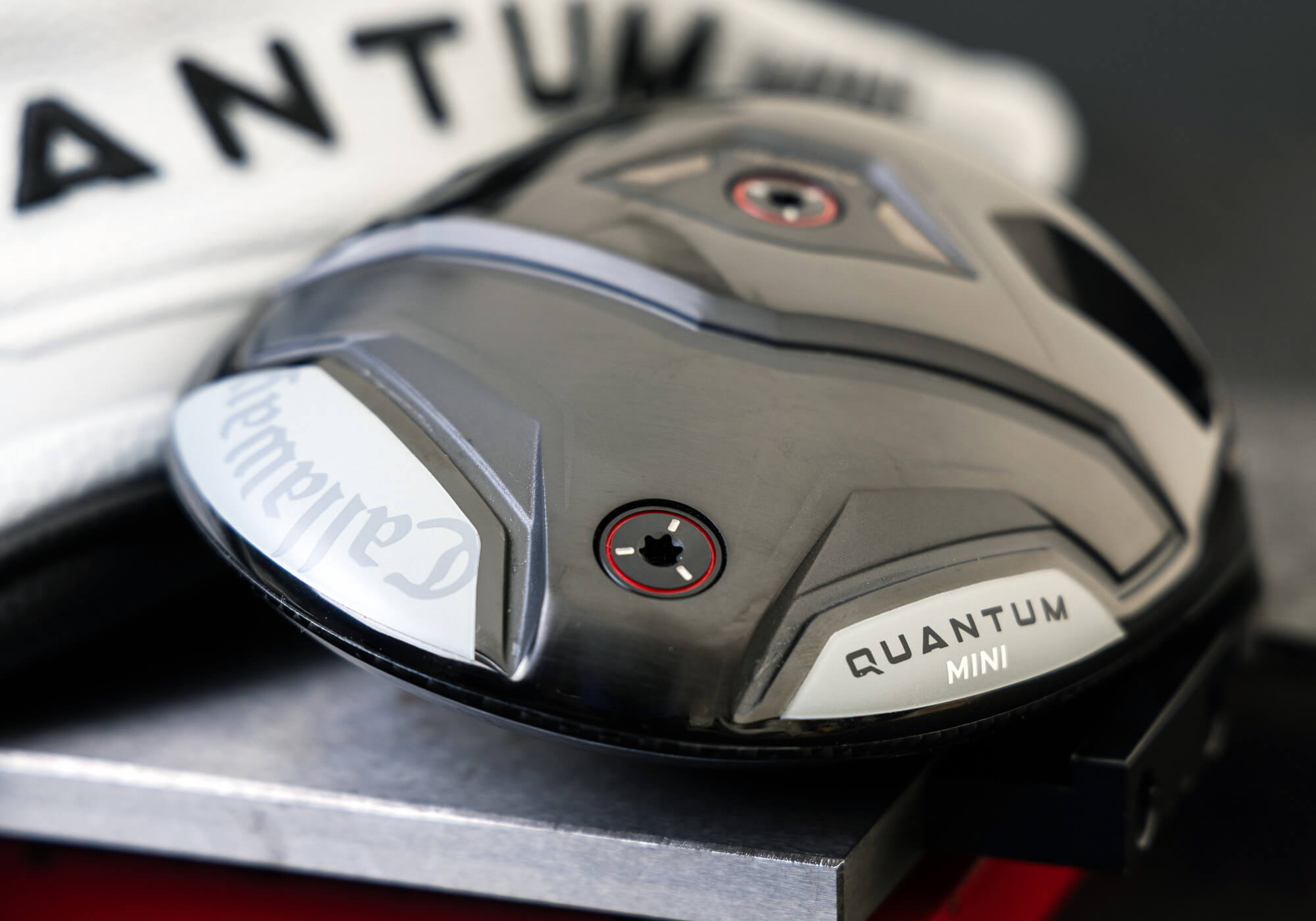 The Callaway Quantum Mini Driver features a step sole design.