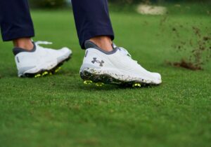 Why Most Golfers Buy Spikeless Shoes While Tour Pros Still Trust Spikes