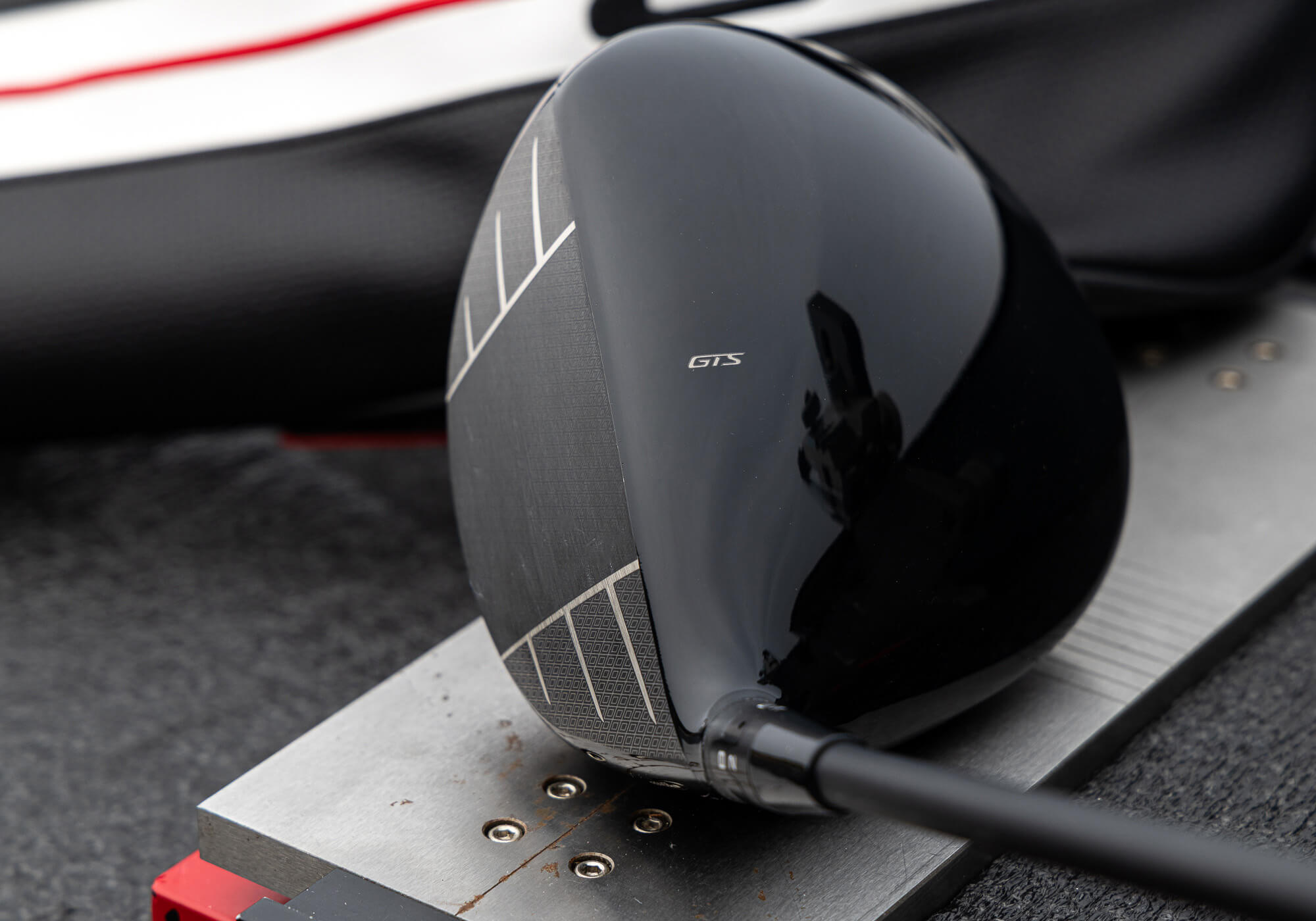 Titleist GTS Driver with seamless crown